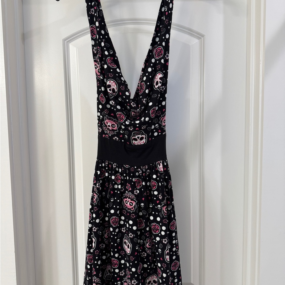 Too Fast Black and Pink Skull Pattern Backless Dress